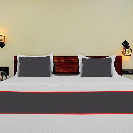 Collection O Shovi Beach View Resort Алібаґ Екстер'єр фото